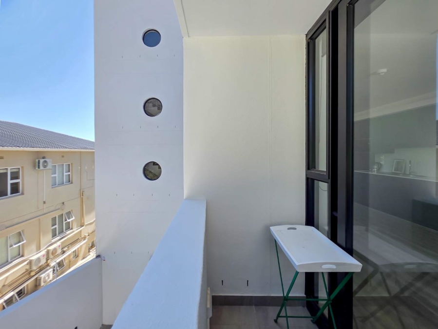 1 Bedroom Property for Sale in Vredehoek Western Cape